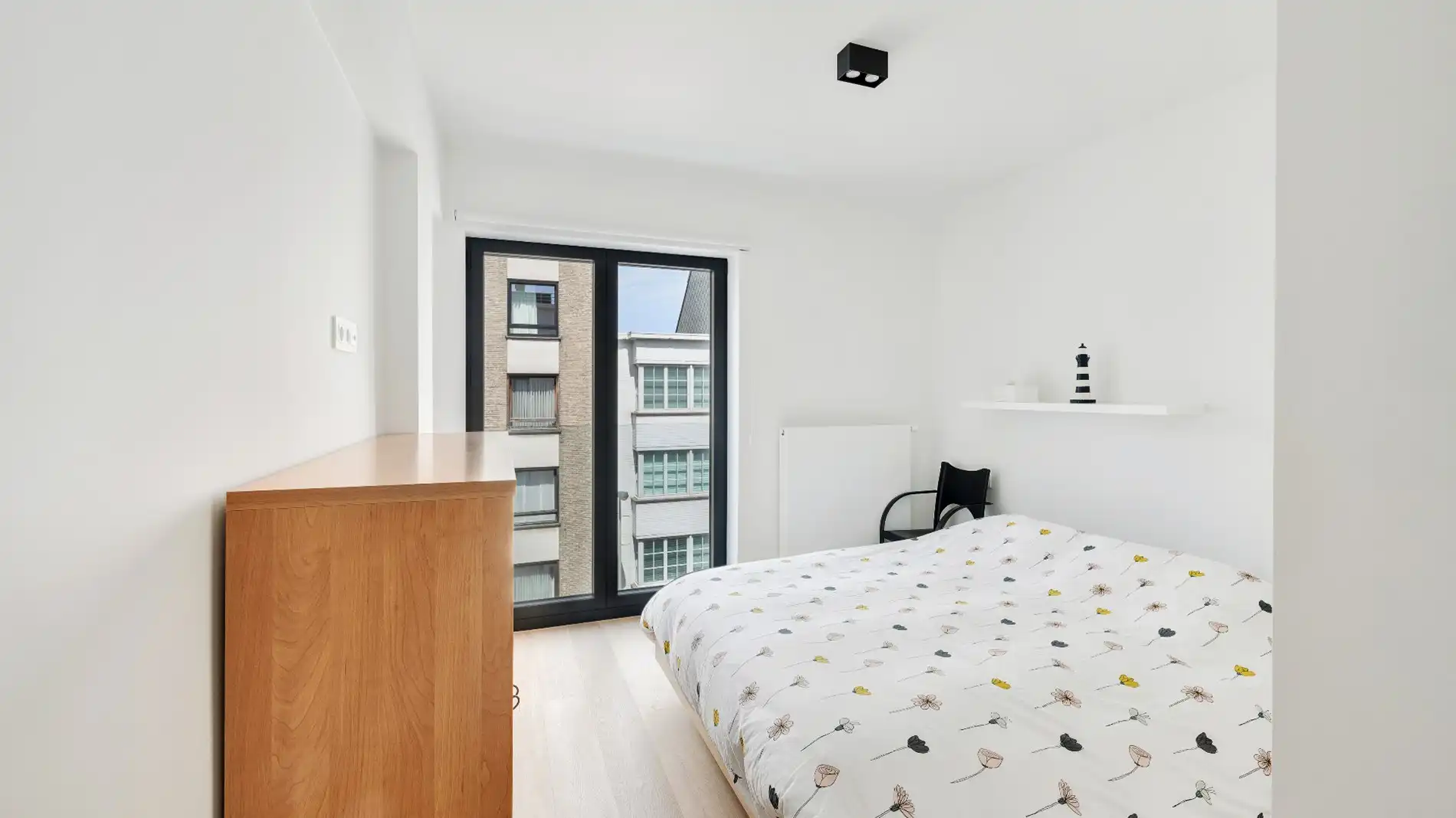 Mooi gerenoveerd, zuidwest georiënteerd HOEKappartement centraal gelegen op de Lippenslaan te Knokke. foto 15