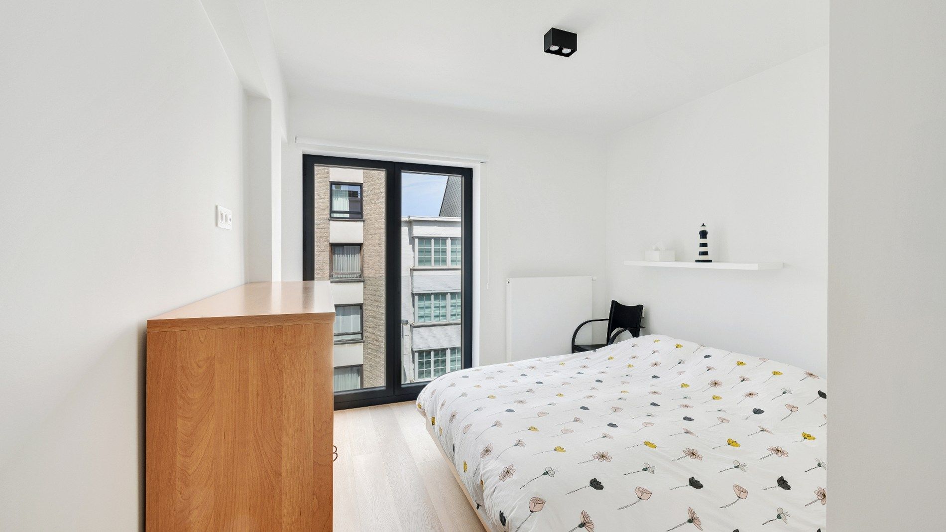 Mooi gerenoveerd, zuidwest georiënteerd HOEKappartement centraal gelegen op de Lippenslaan te Knokke. foto 15