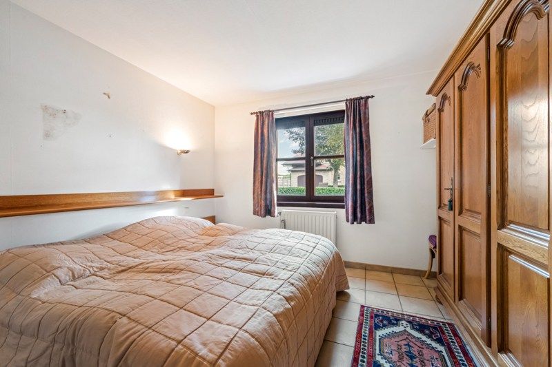 Charmante woning op hoekperceel van 551 ca met veel potentieel foto 8
