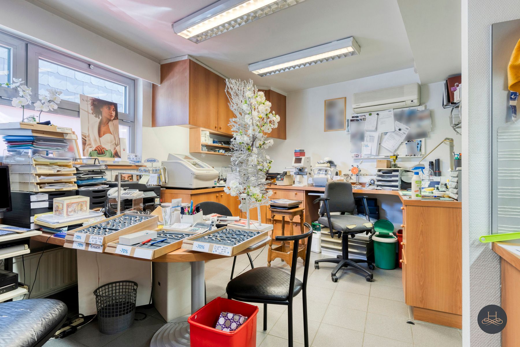 Handelspand met groot appartement in het centrum foto 12
