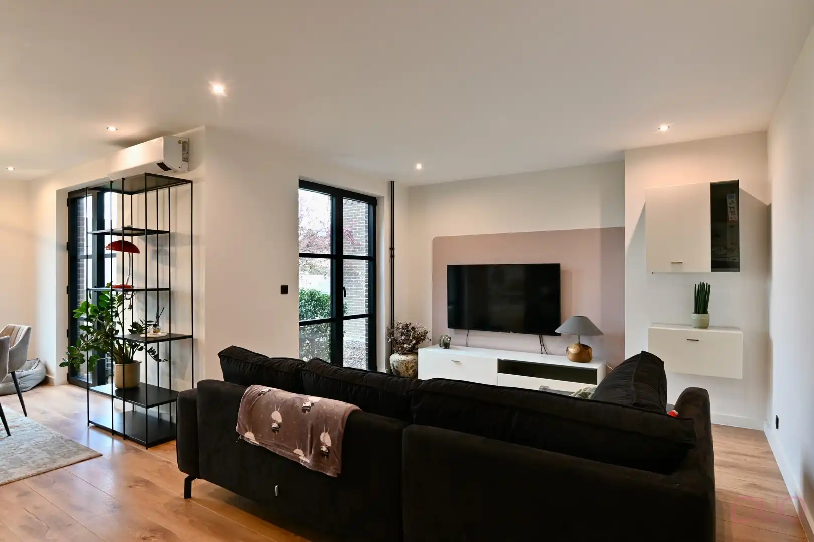 Gerenoveerd halfopen bebouwing op een prachtig perceel van 1h39a60ca inclusief weilanden foto 16