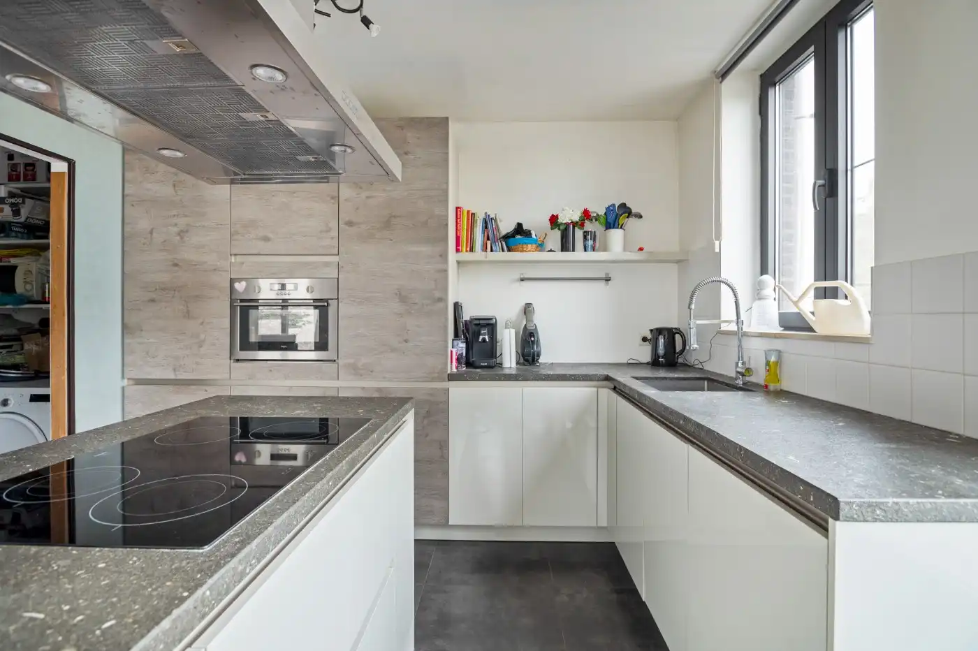 Centraal gelegen opbrengsteigendom met handelsgelijkvloers en app. op de 1e verd. foto 20