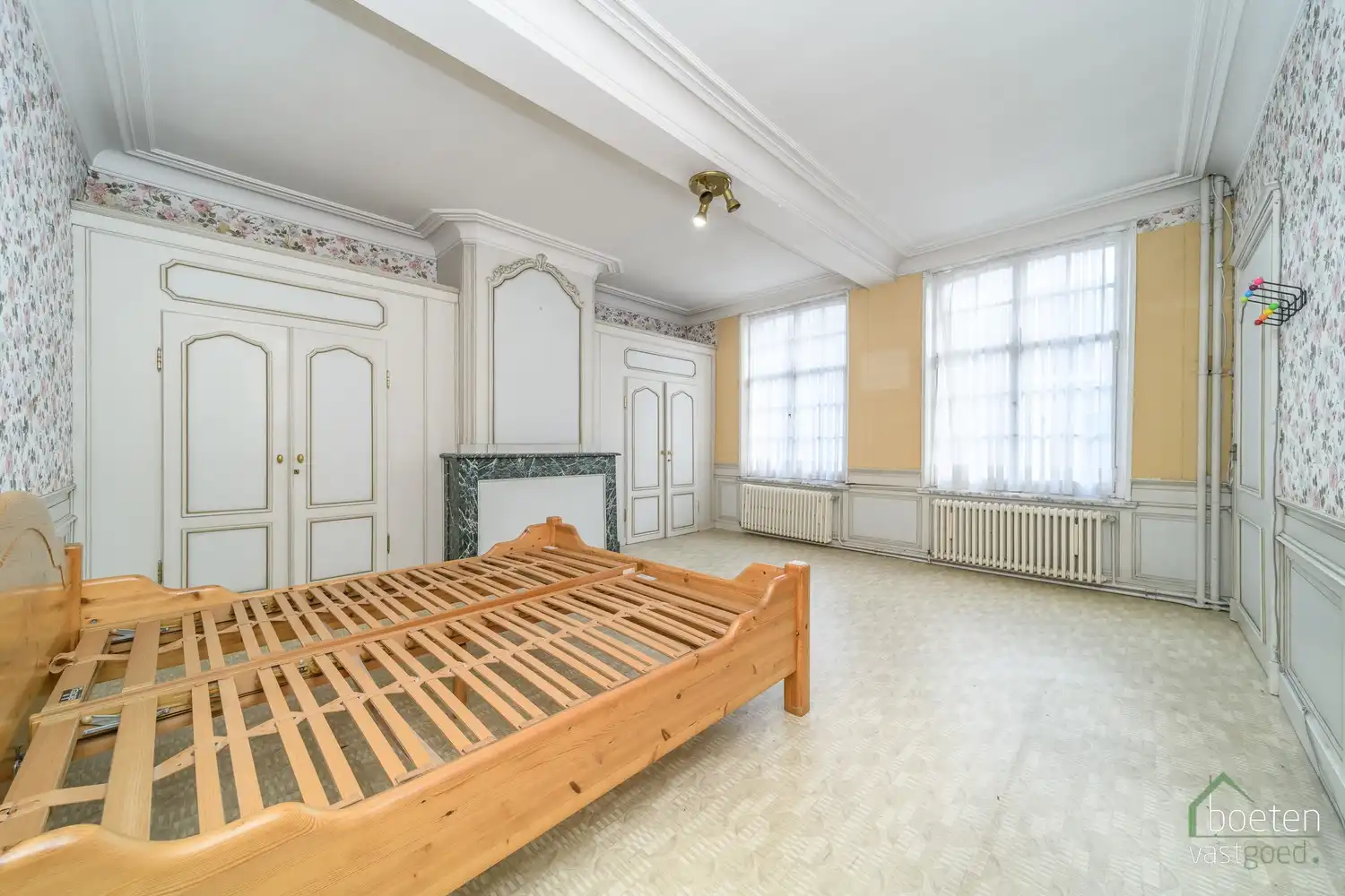 VEURNE: Karaktervol eigendom, type herenwoning, in het bruisende hart van Veurne-centrum, met een waaier van mogelijkheden! foto 14