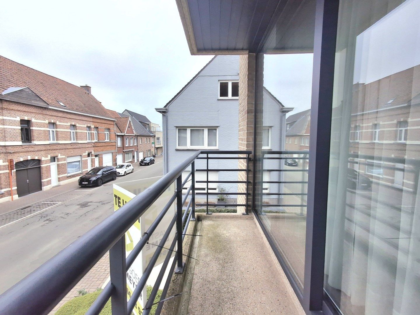 INSTAPKLAAR APPARTEMENT MET RUIME GARAGE IN HARTJE RUISELEDE foto 5