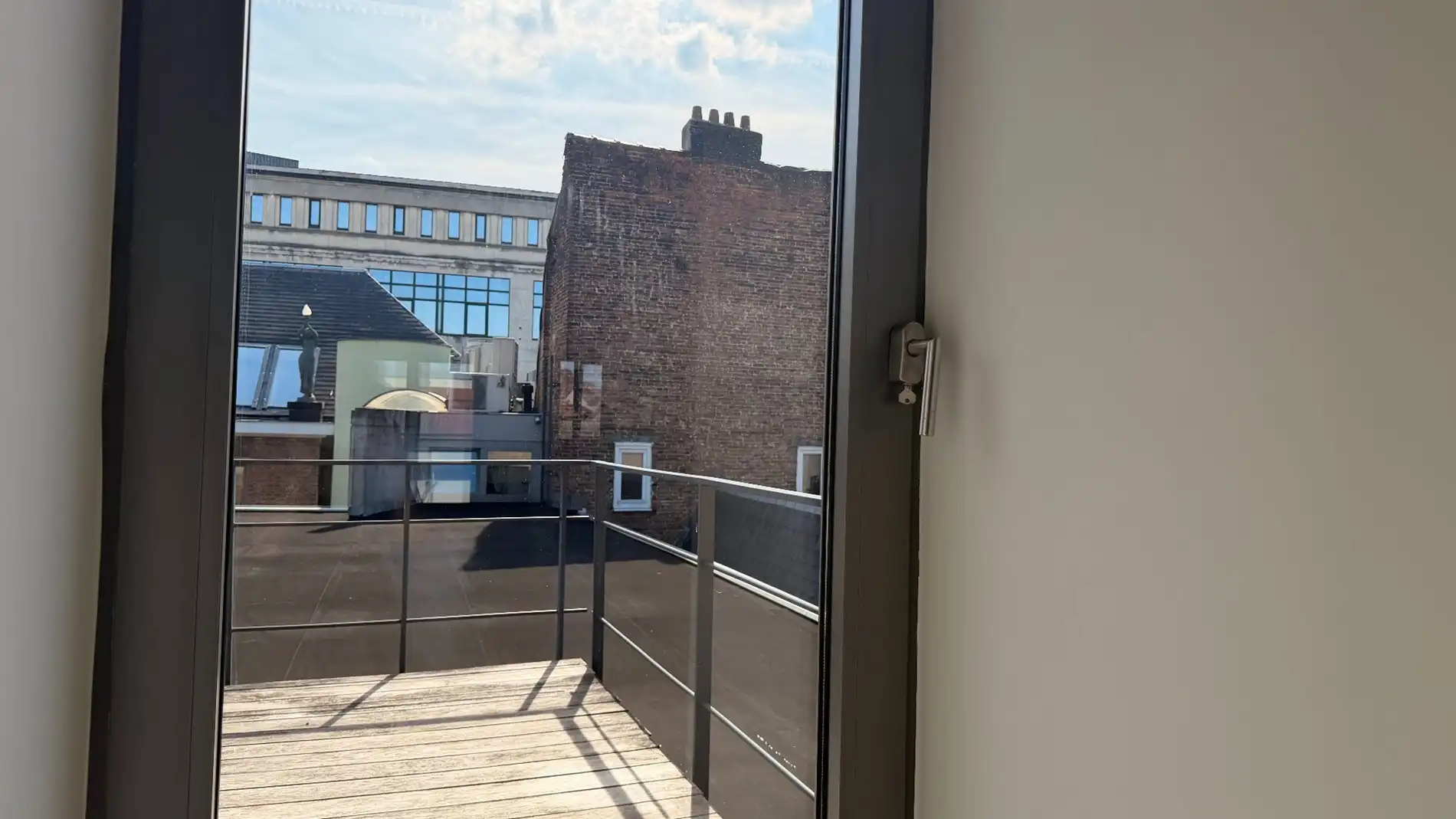 Instapklare kantoorruimte te huur in hartje Antwerpen foto 5