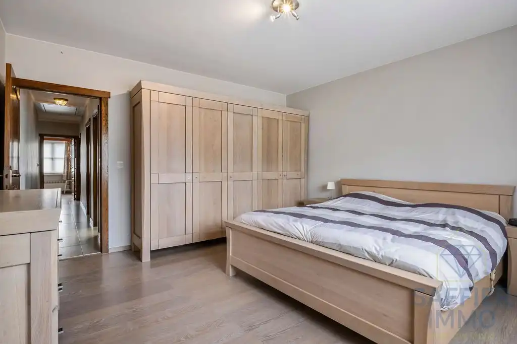 Villa met praktijk-/hobbyruimte en 3 garages in Waregem foto 22