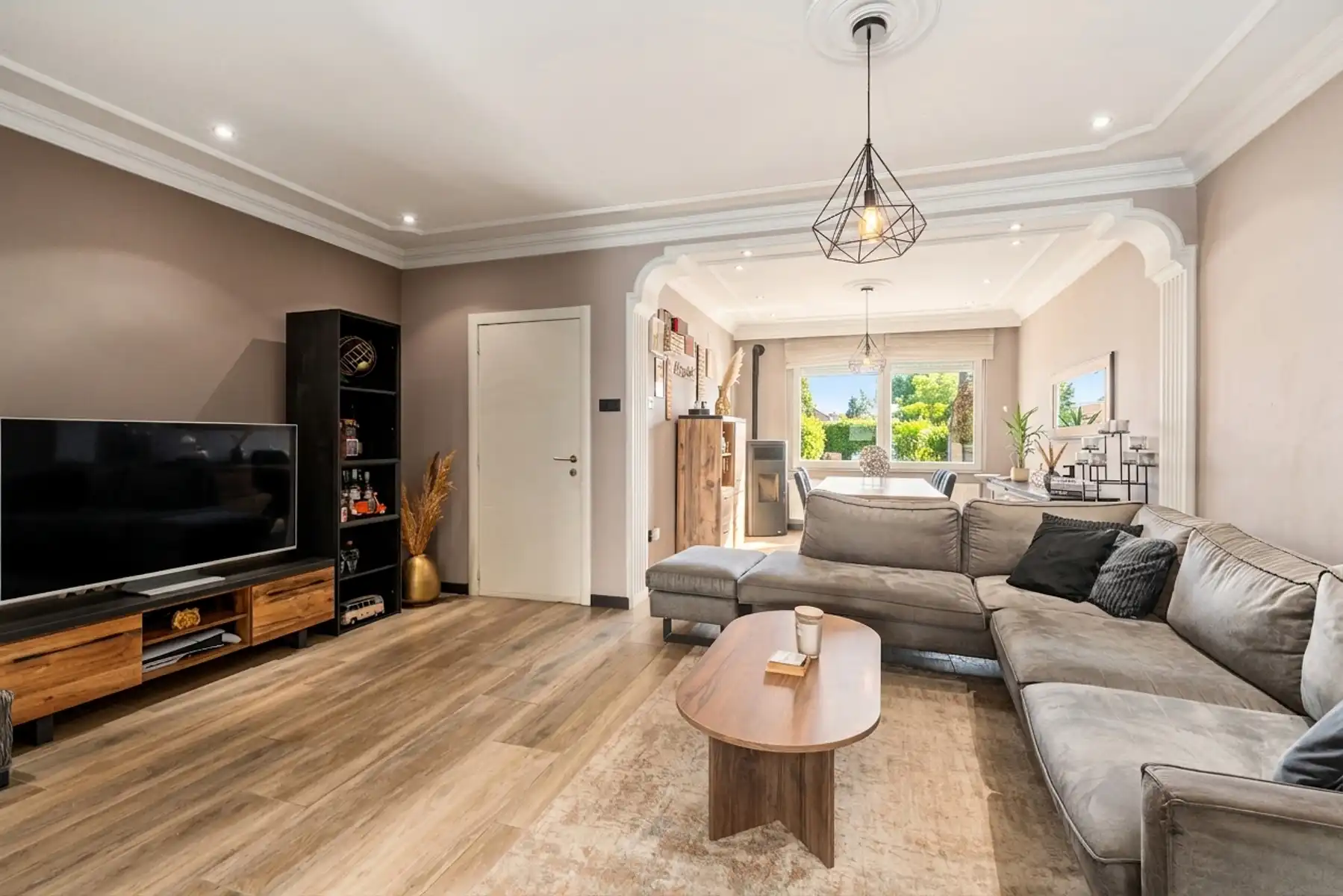 Prachtige gerenoveerde woning met 3 slaapkamers en grote tuin foto 4