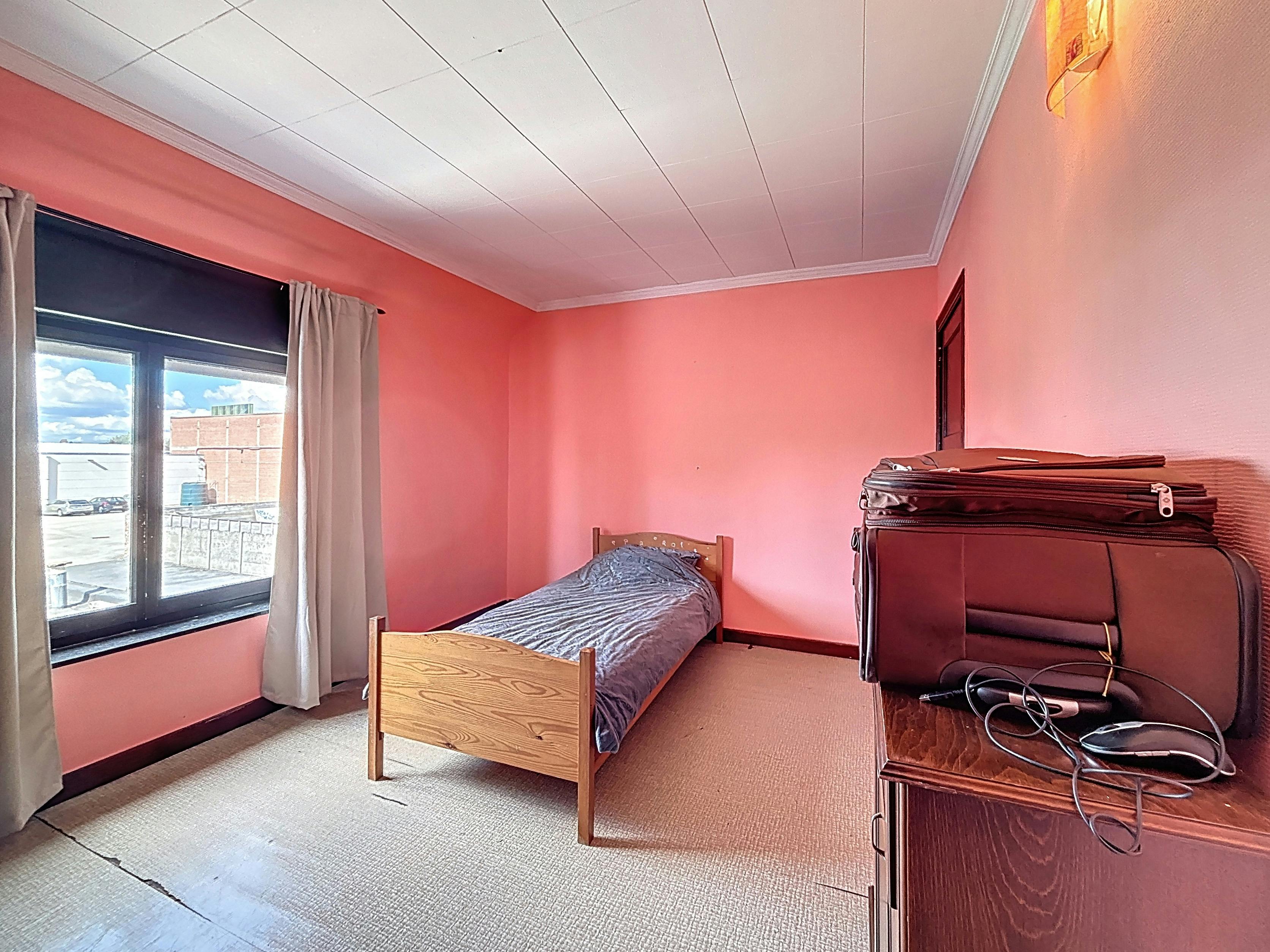 Te renoveren woning te koop in Kortrijk! foto 7