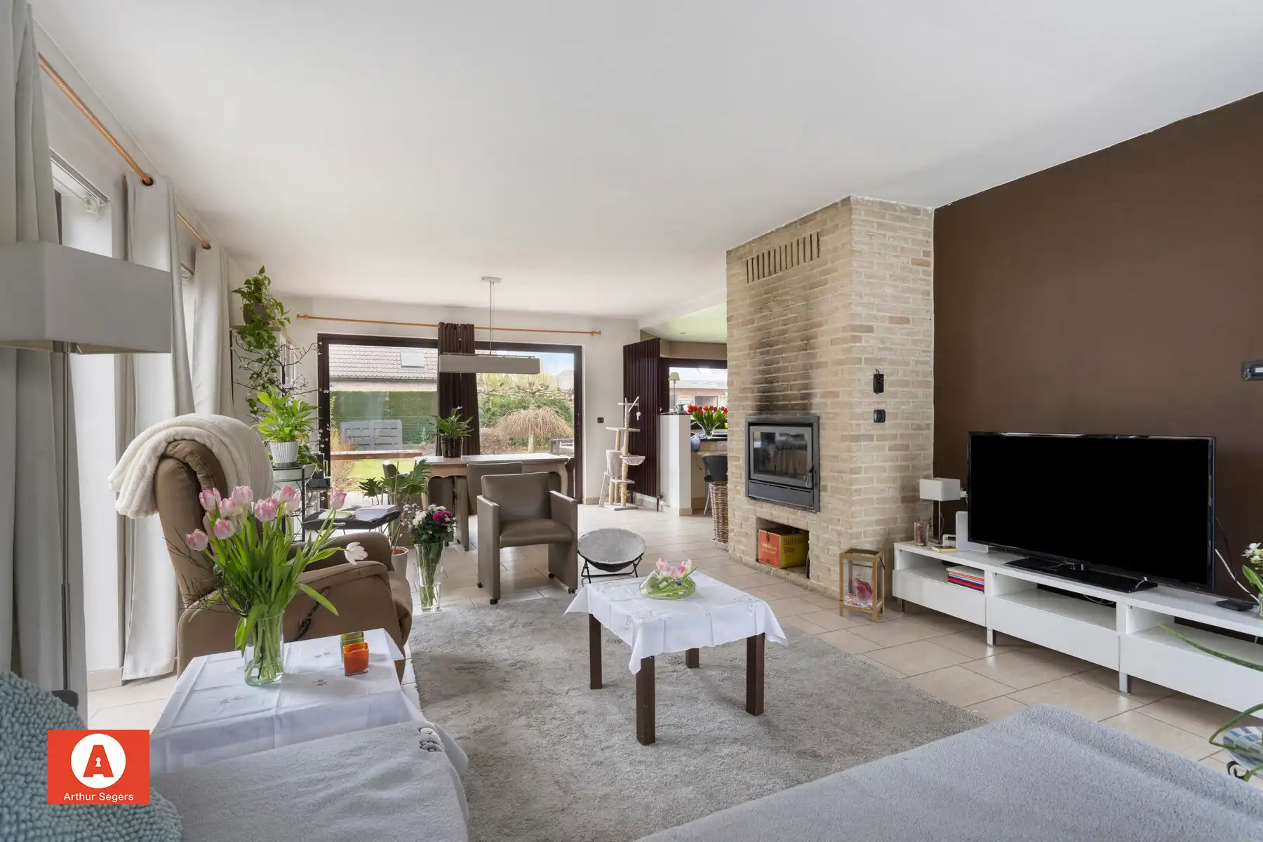 Open bebouwing in een doodlopende straat. foto 5