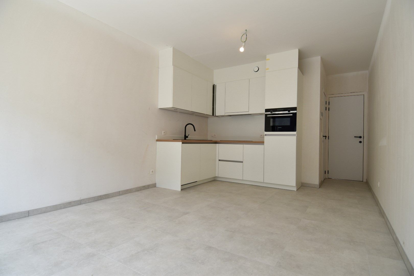 Gelijkvloers 1-slaapkamerappartement met terras te huur in centrum Gullegem foto 3