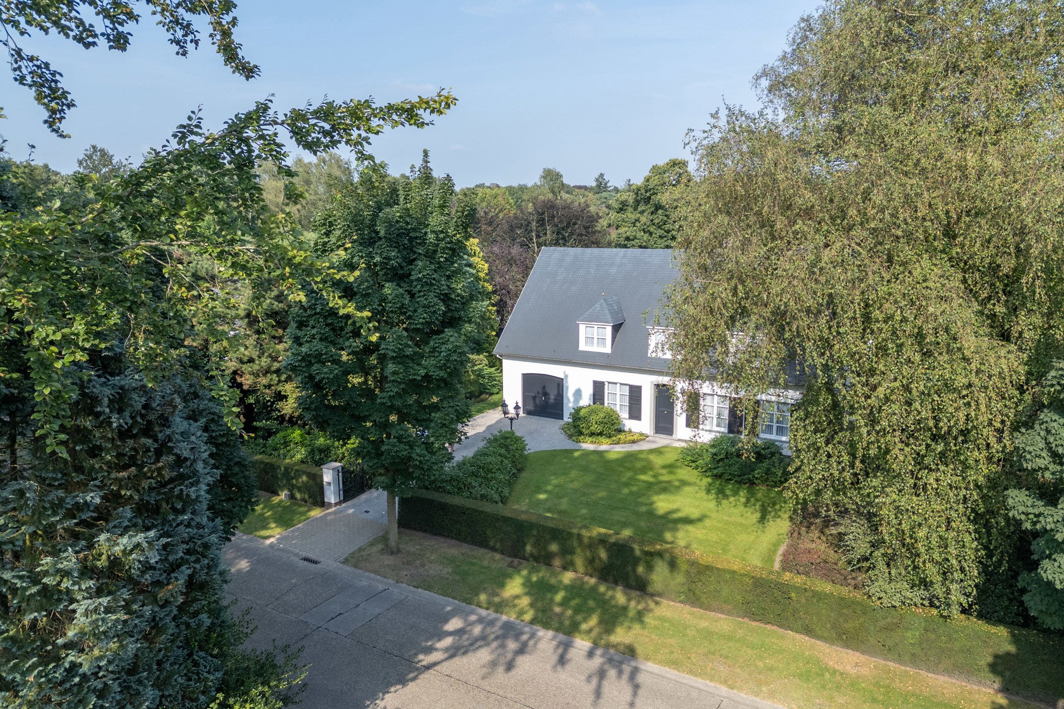 Prachtige villa met o.a. 3 slpks, 2 badks en inpandige garage op 1.645m² foto 34