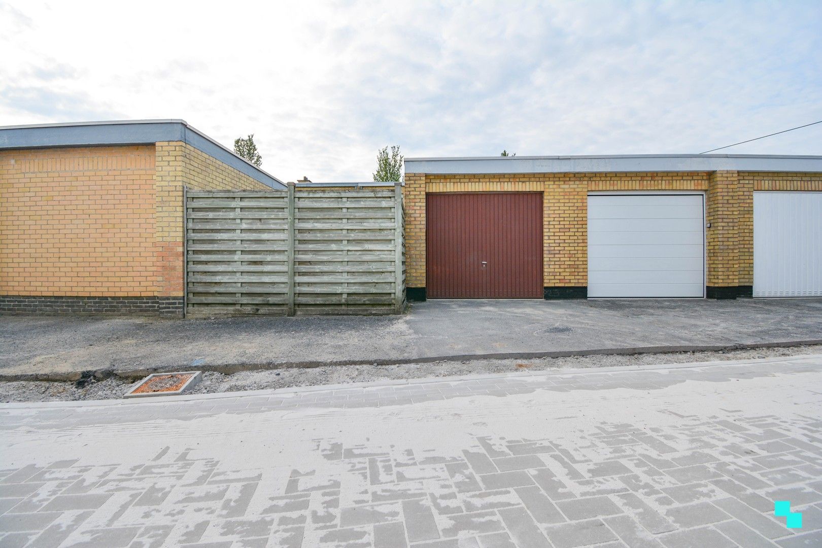 Te renoveren woning met garage achteraan te Roeselare foto 22