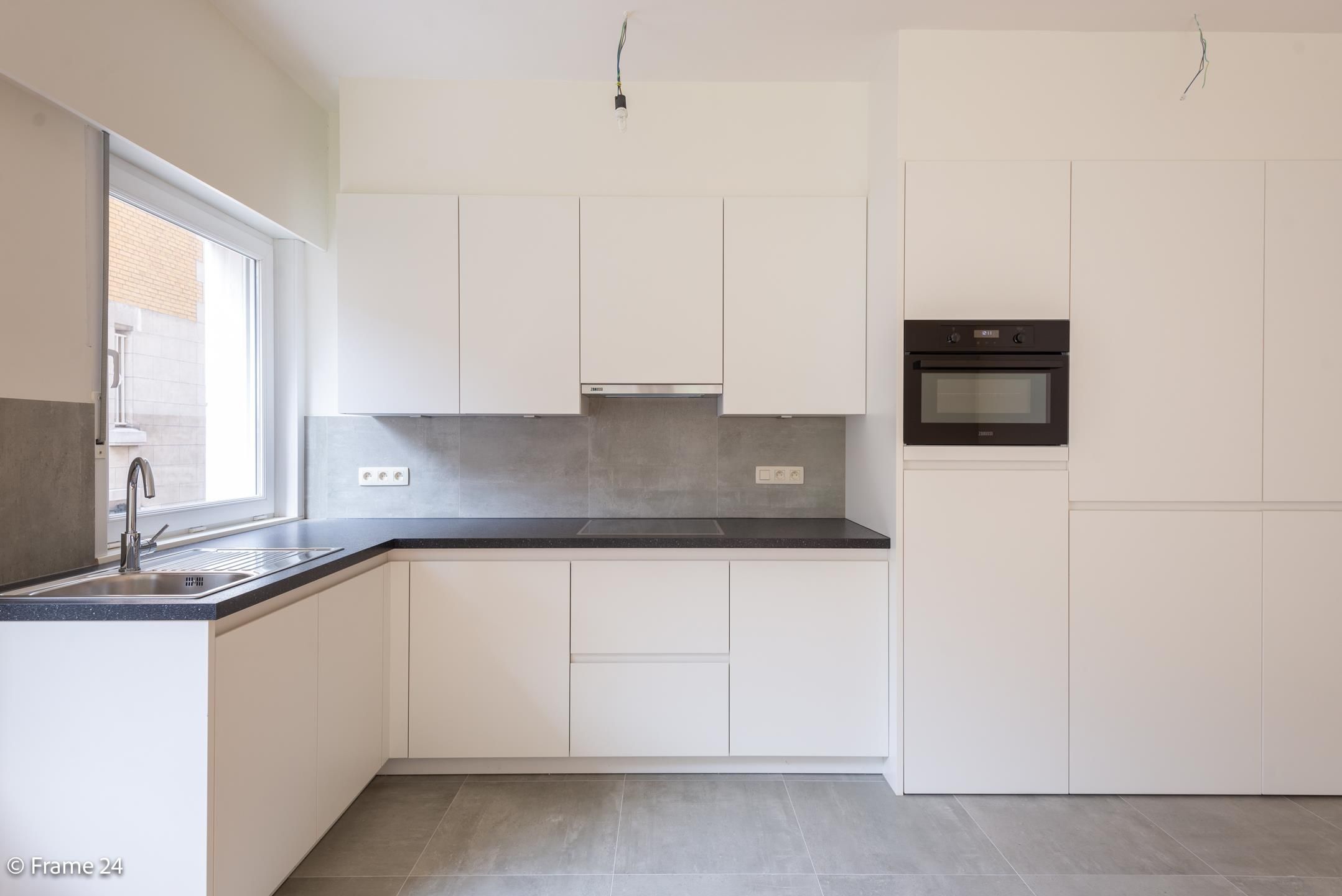 Volledig gerenoveerd gelijkvloers appartement op toplocatie. foto 6