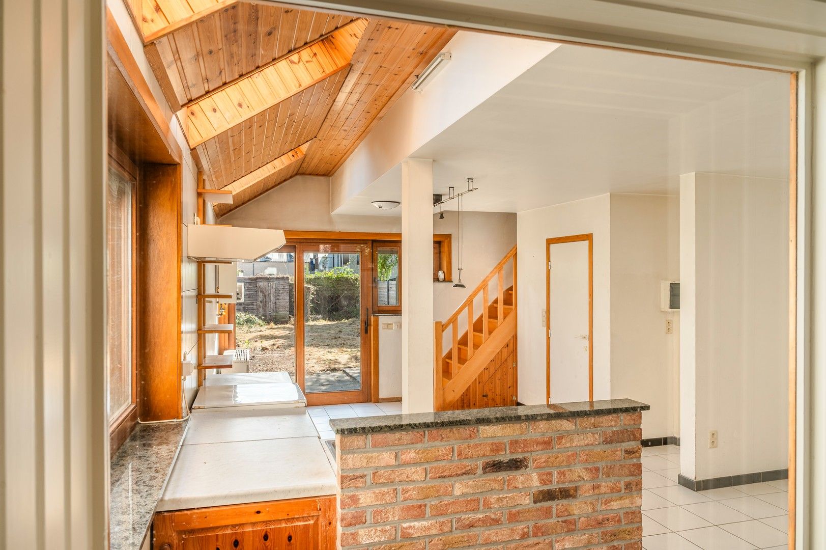 Ruime te renoveren woning met tuin in Kruibeke foto 8