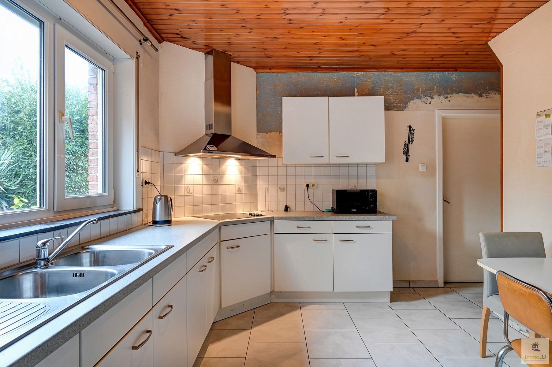 Te renoveren tweegezinswoning foto 8