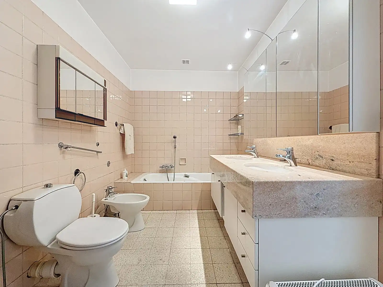 Uniek handelspand met ruim appartement en tuin foto 18