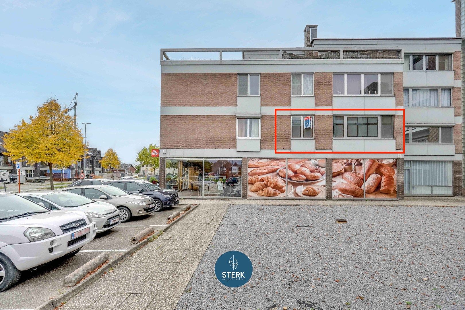 INSTAPKLAAR APPARTEMENT MET 2 SLPKS OP EEN CENTRALE LOCATIE TE REKEM !  foto 3