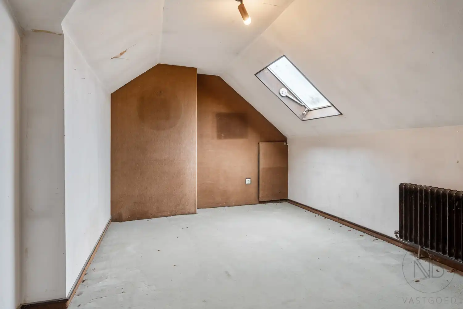 Rustig gelegen halfopen woning met 5 kamers in het centrum van Genk foto 17