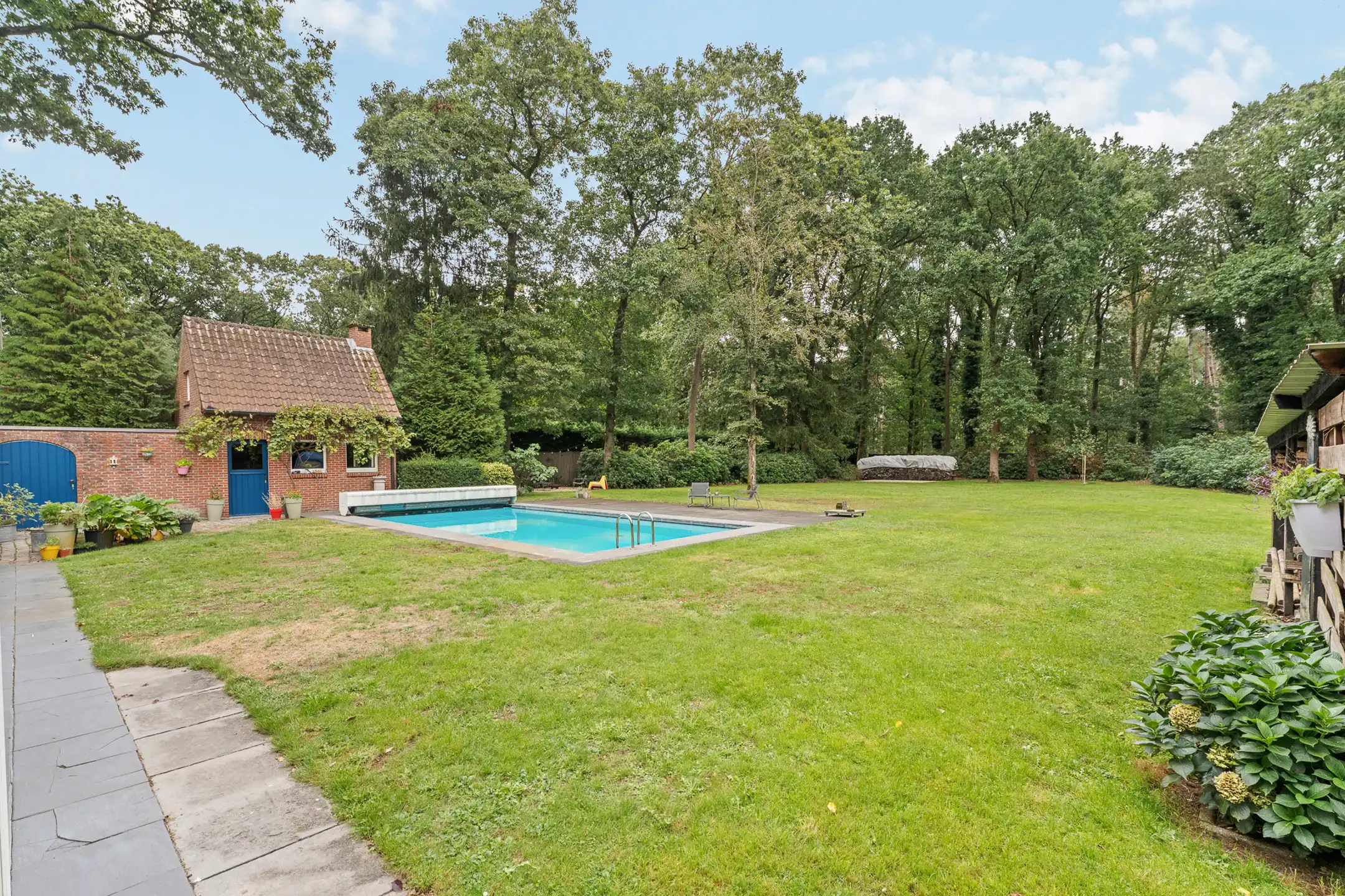 Ruime villa in bosrijke omgeving op een perceel van ca. 3.320m² met zwembad foto 35