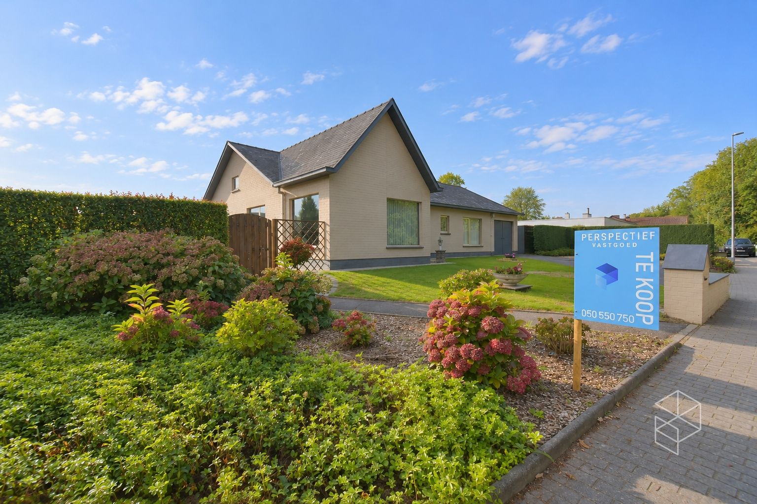 Rustig gelegen gelijkvloerse woning met royale woonoppervlakte