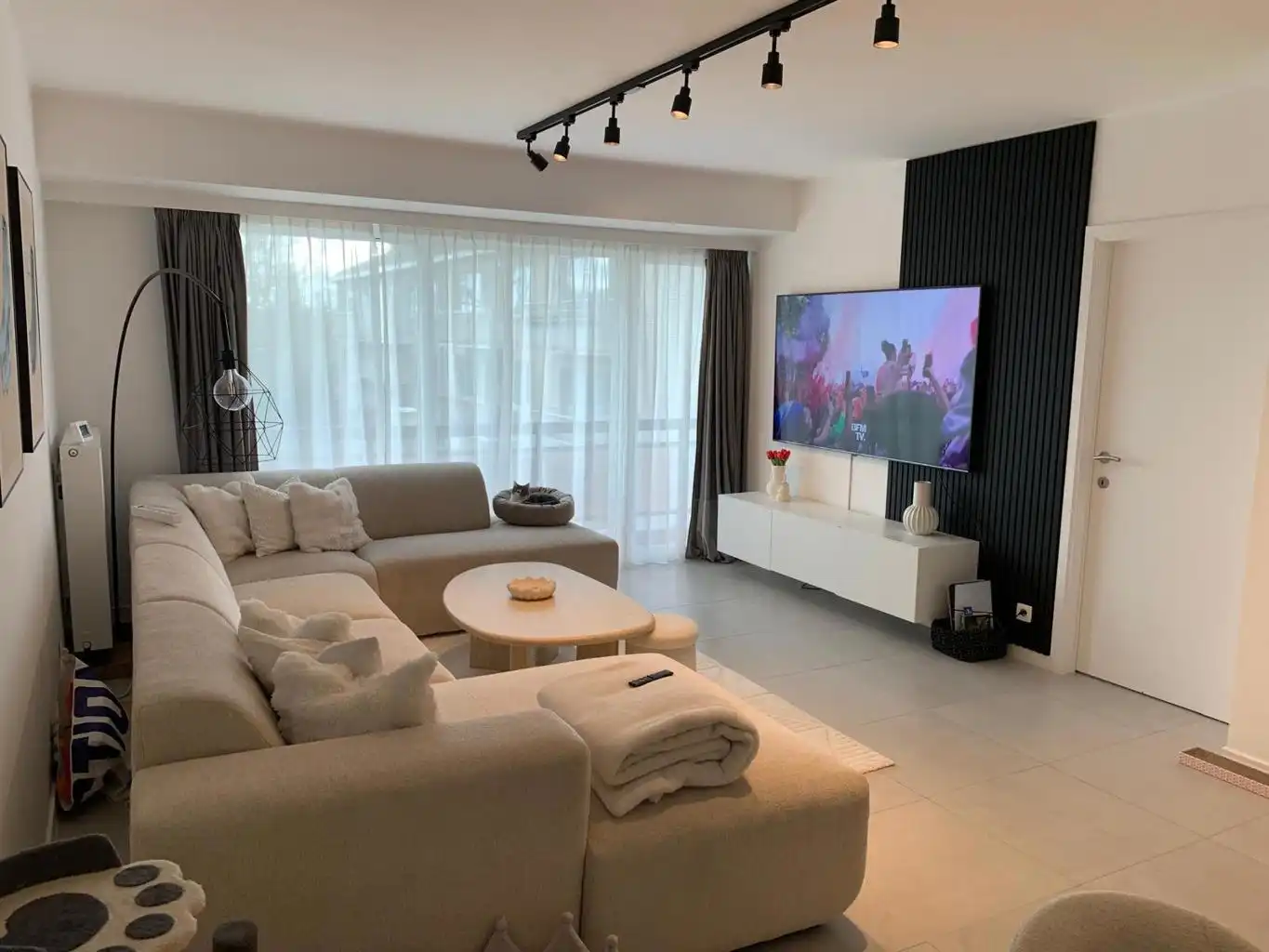 Instapklaar 2 slaapkamer appartement op 1ste verdieping foto 2