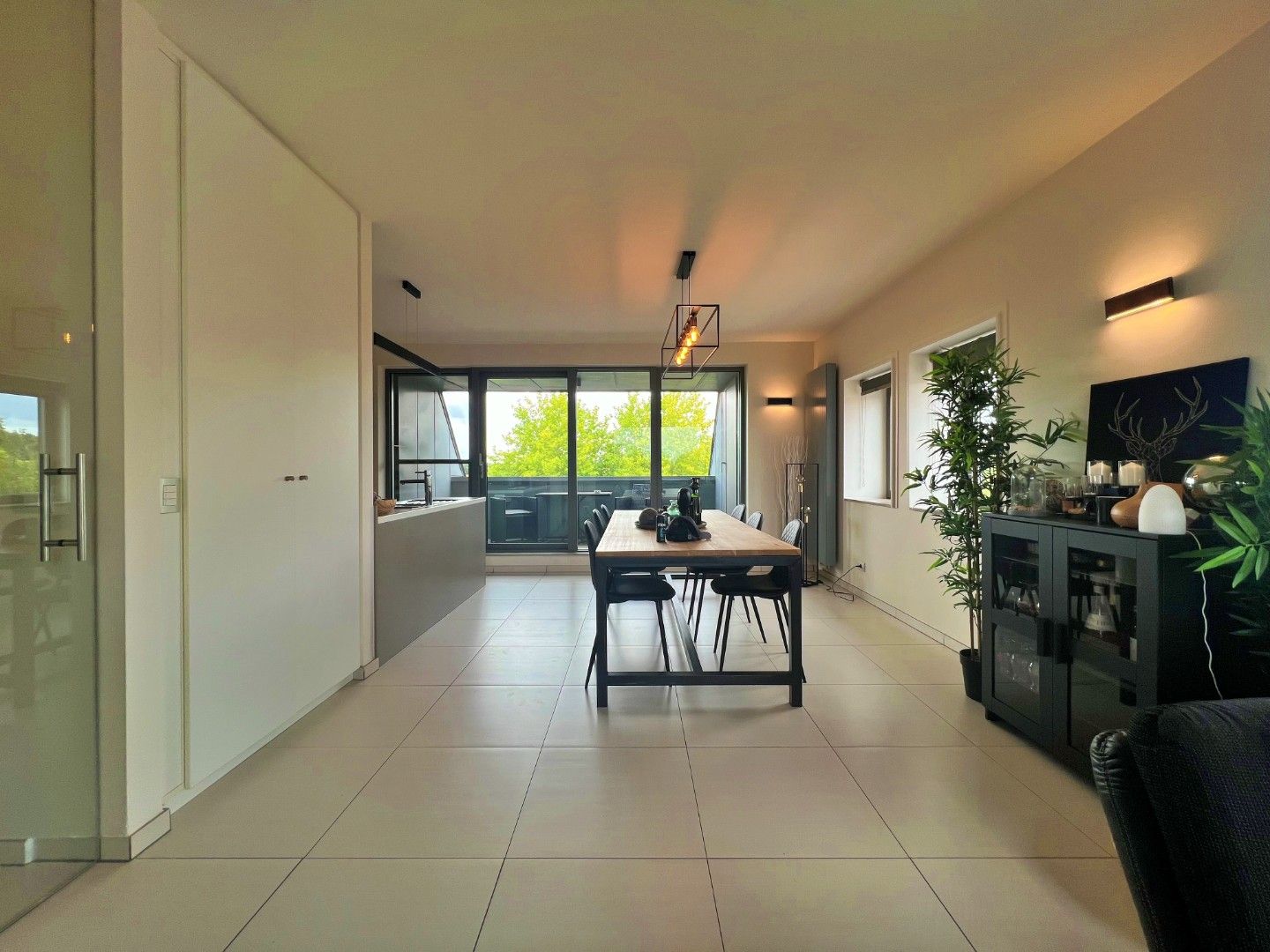 Lichtrijk 2-slaapkamer appartement met garage en 2 terrassen foto 3