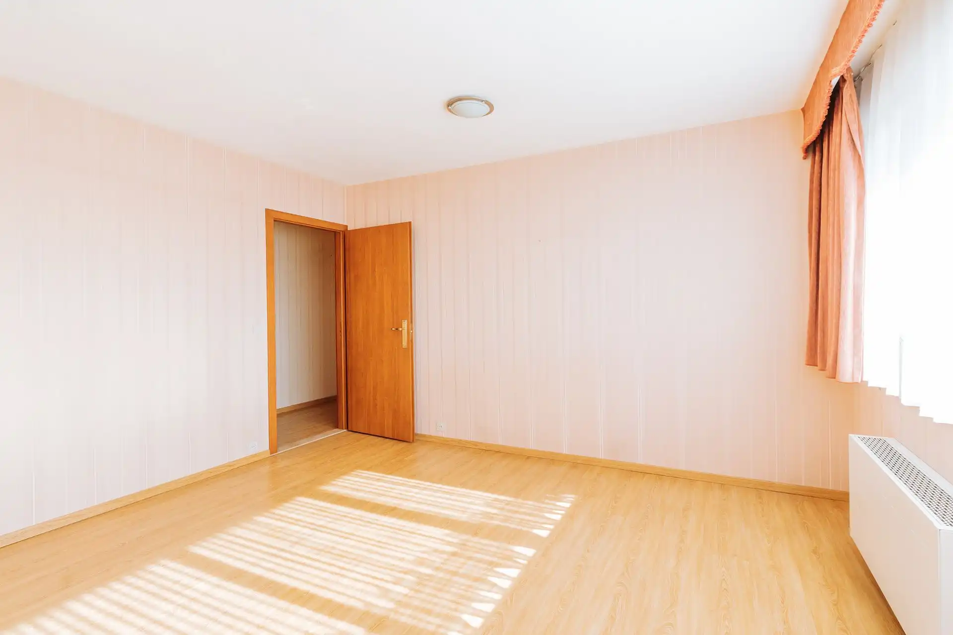 Twee slaapkamer appartement met inpandse autostaanplaats foto 13