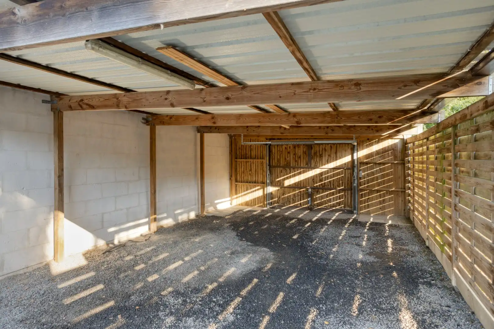 Verzorgde woning met diepe tuin, carport en uitweg achteraan! foto 22