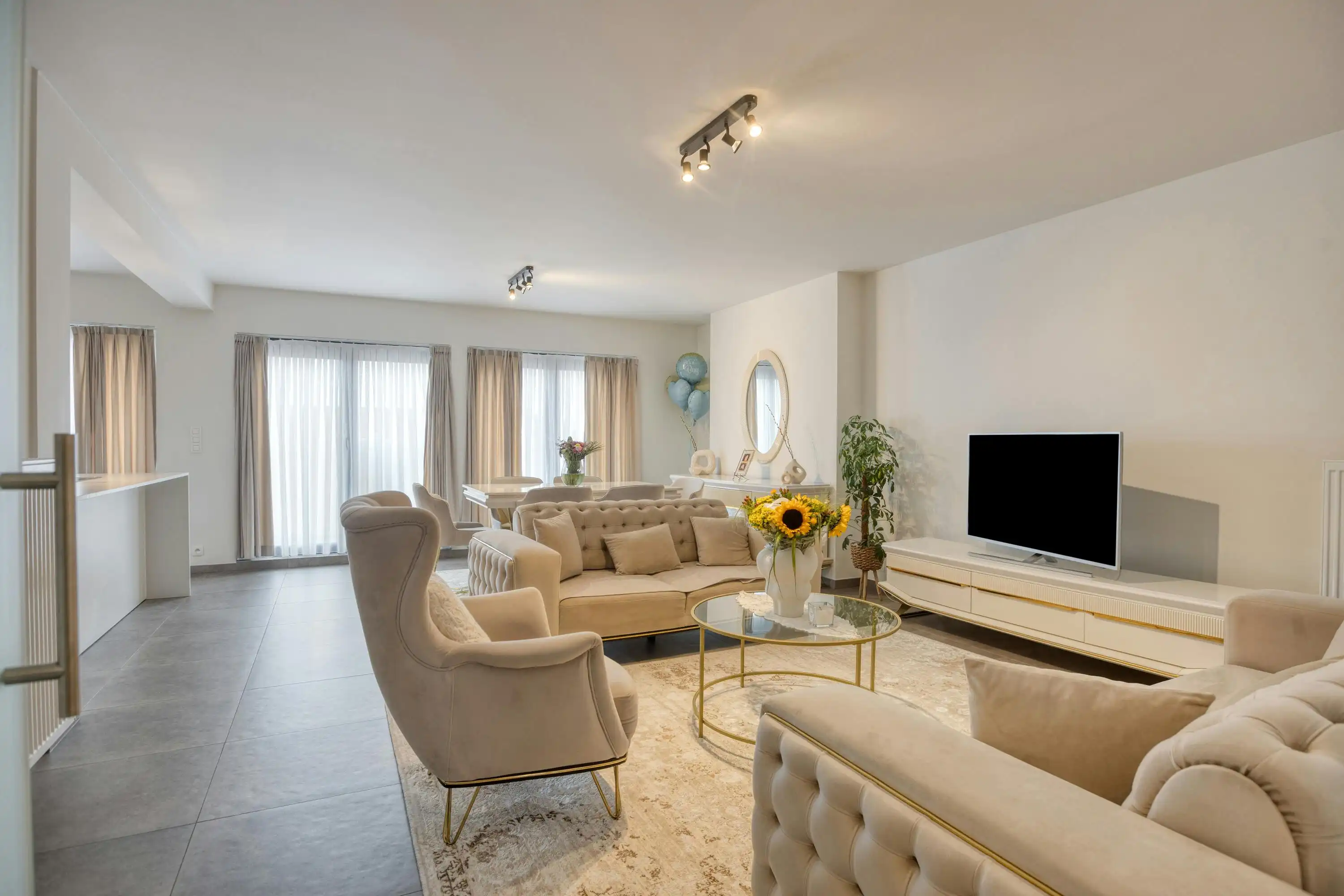 Ruim appartement te koop in Ieper met 3 kamers foto 2