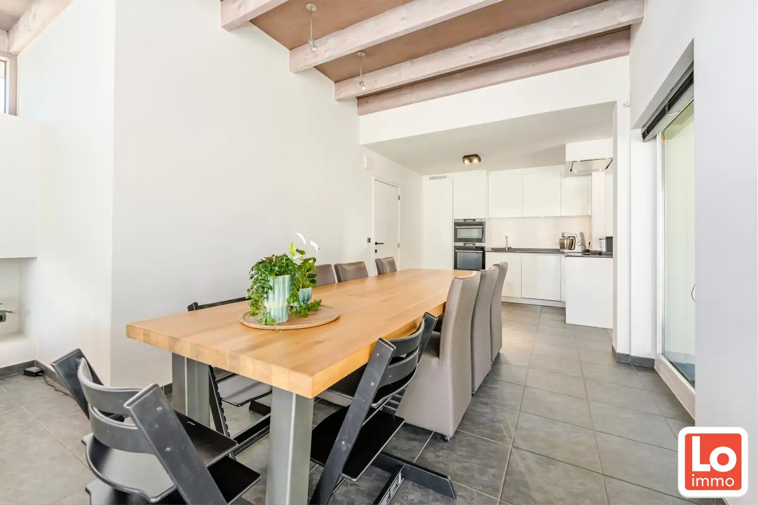 Prachtige instapklare villa met 4 slpks en zwembad op een rustige ligging foto 6