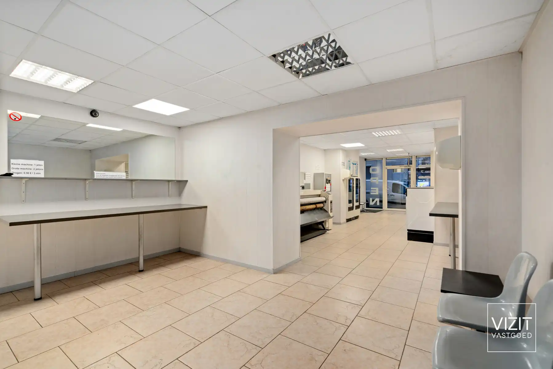 Handelsgelijkvloers met casco duplex woonruimte – centrum Erembodegem foto 4