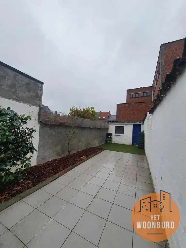 Gerenoveerde rijwoning met terras en tuintje foto 19