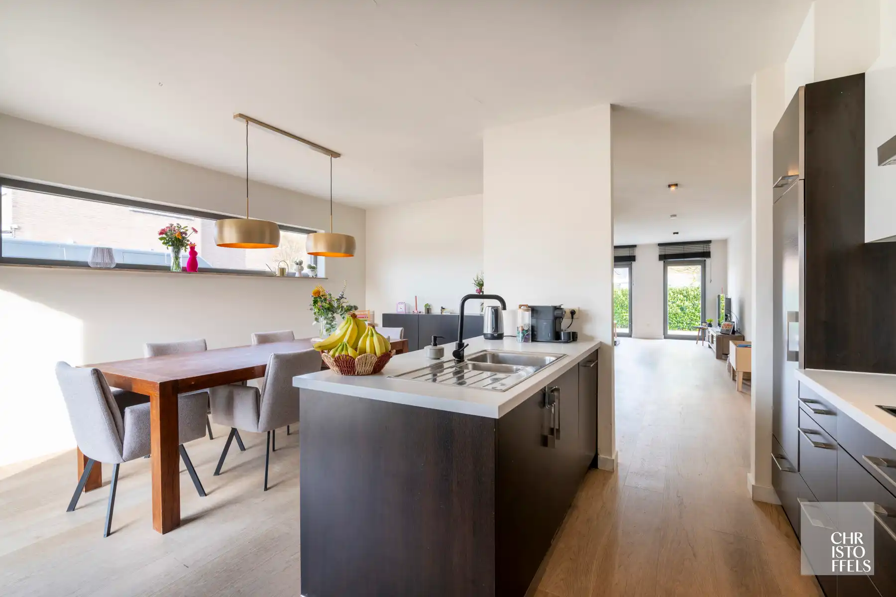 Ruime halfopen woning (203m²) op perceel van 840m² foto 3