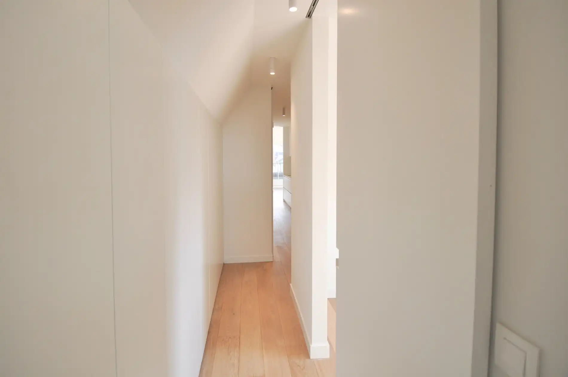 Volledig gerenoveerd appartement met ruime zonneterrassen. foto 15