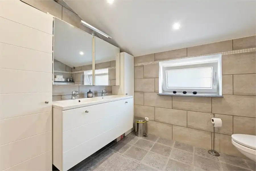 CHARMANT GERENOVEERDE WONING IN HET LANDELIJKE VELM foto 25