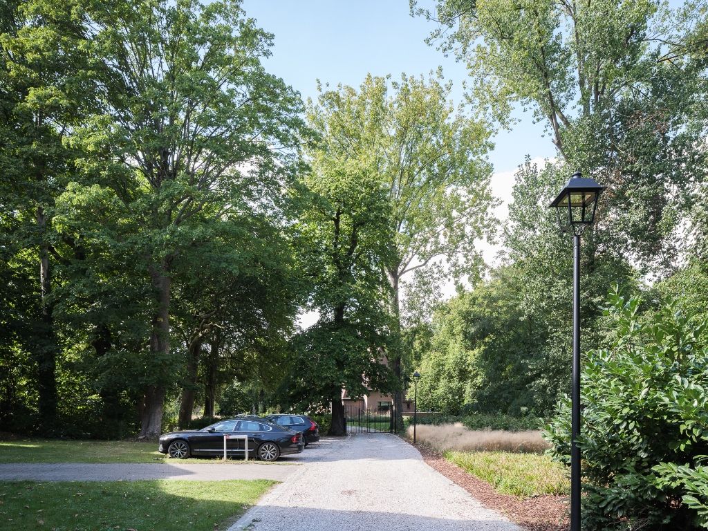 Vrijstaande villa (te renoveren) op slechts 50 meter van de Leie foto 2