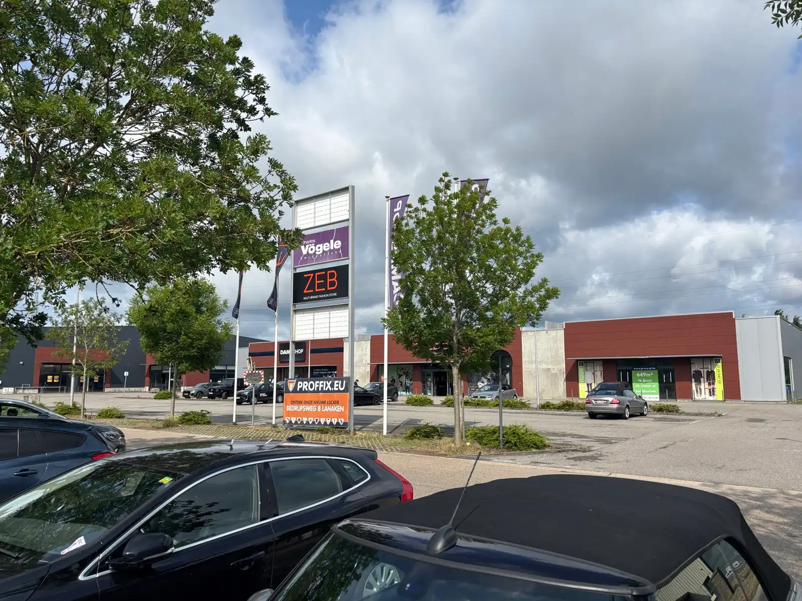 Handelspand (649 m²) in commerciële site Lanaken foto 3