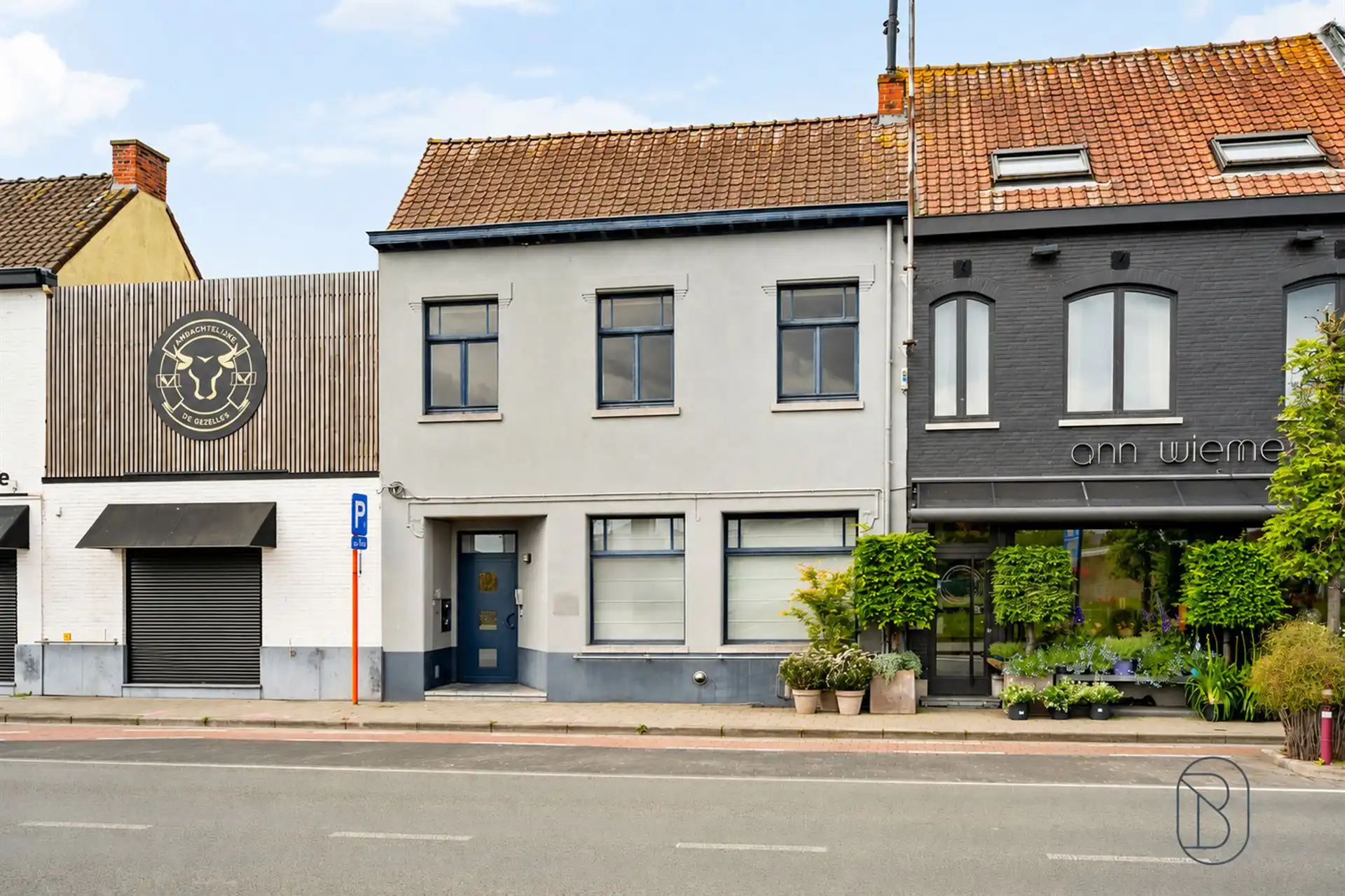Handelspand met woonst op toplocatie aan het Shopping Center foto 28