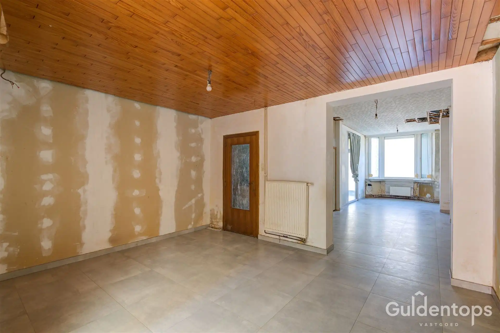 Te renoveren gezinswoning met 3 slaapkamers en grote tuin. foto 10