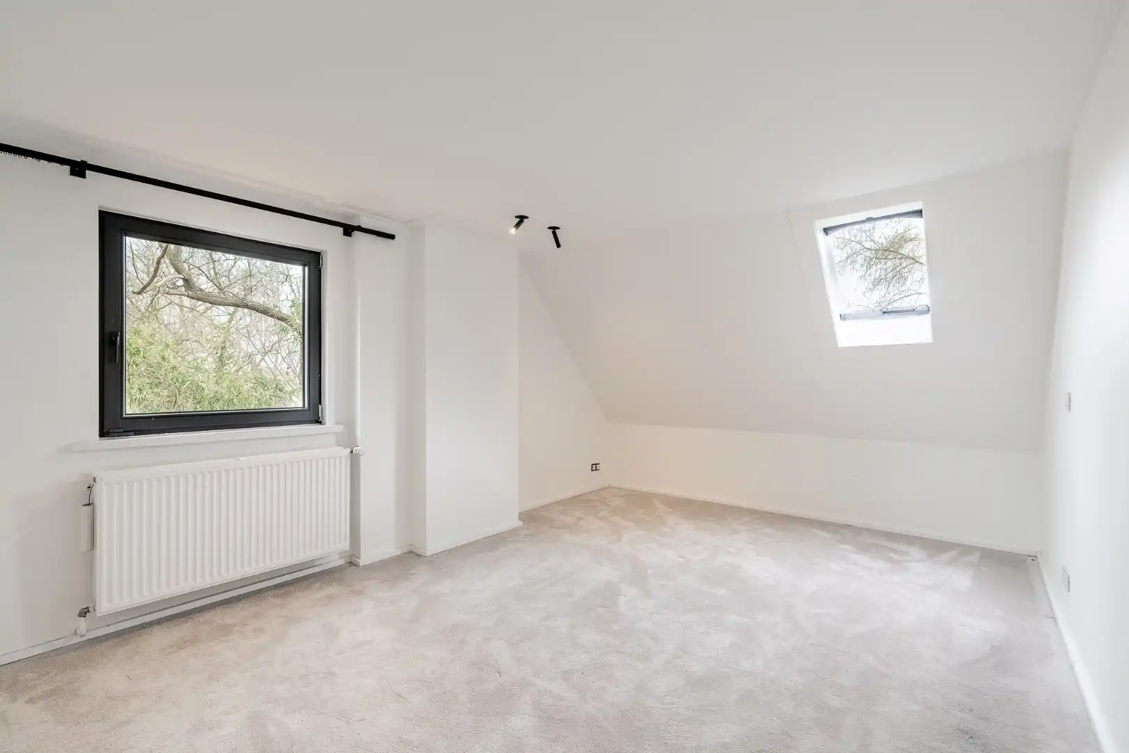 Exclusieve karaktervolle woning op een enorm perceel met 4 slaapkamers, super grote tuin met prachtig zicht op de polders foto 15
