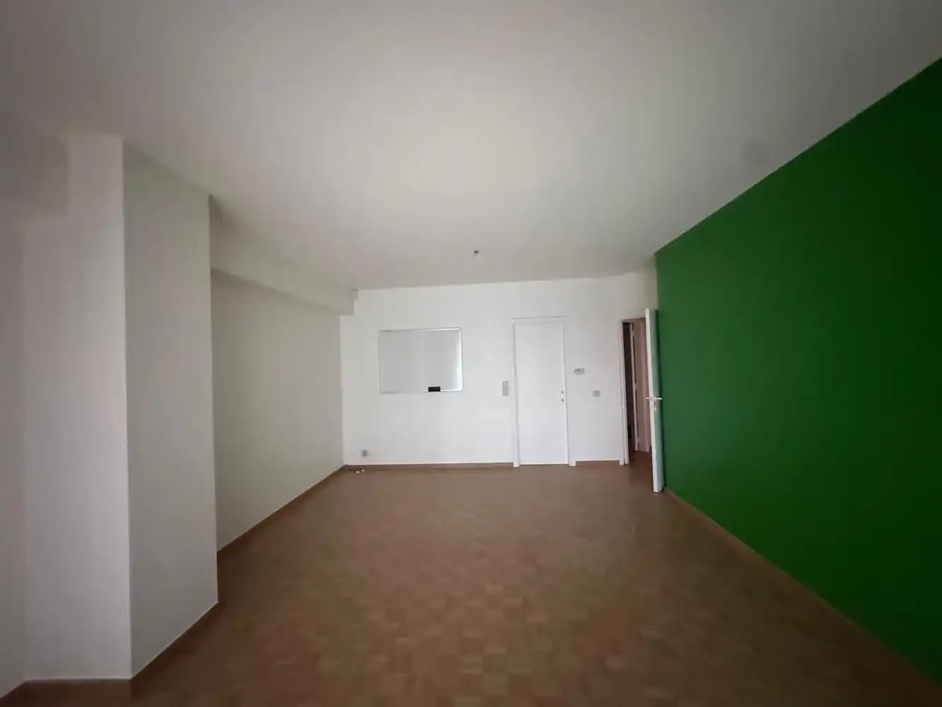 Unieke praktijk- of kantoorruimte van ca. 190 m² INCLUSIEF 2 ruime garageboxen foto 12