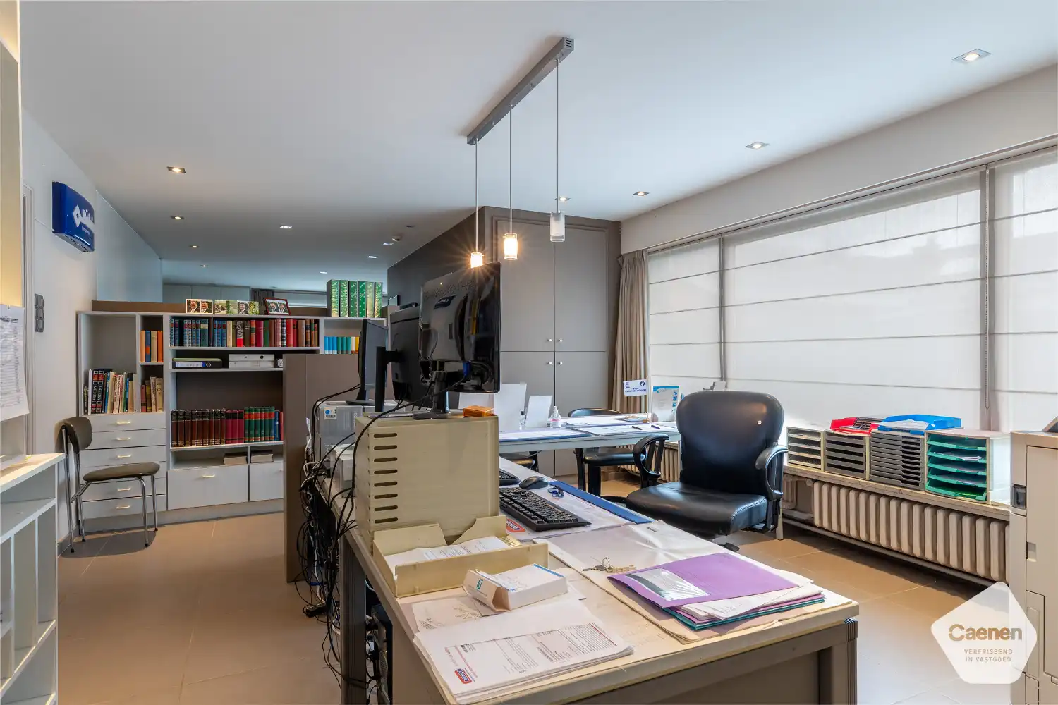 Uitzonderlijk ruime eigendom met wonen en werken onder één dak foto 15