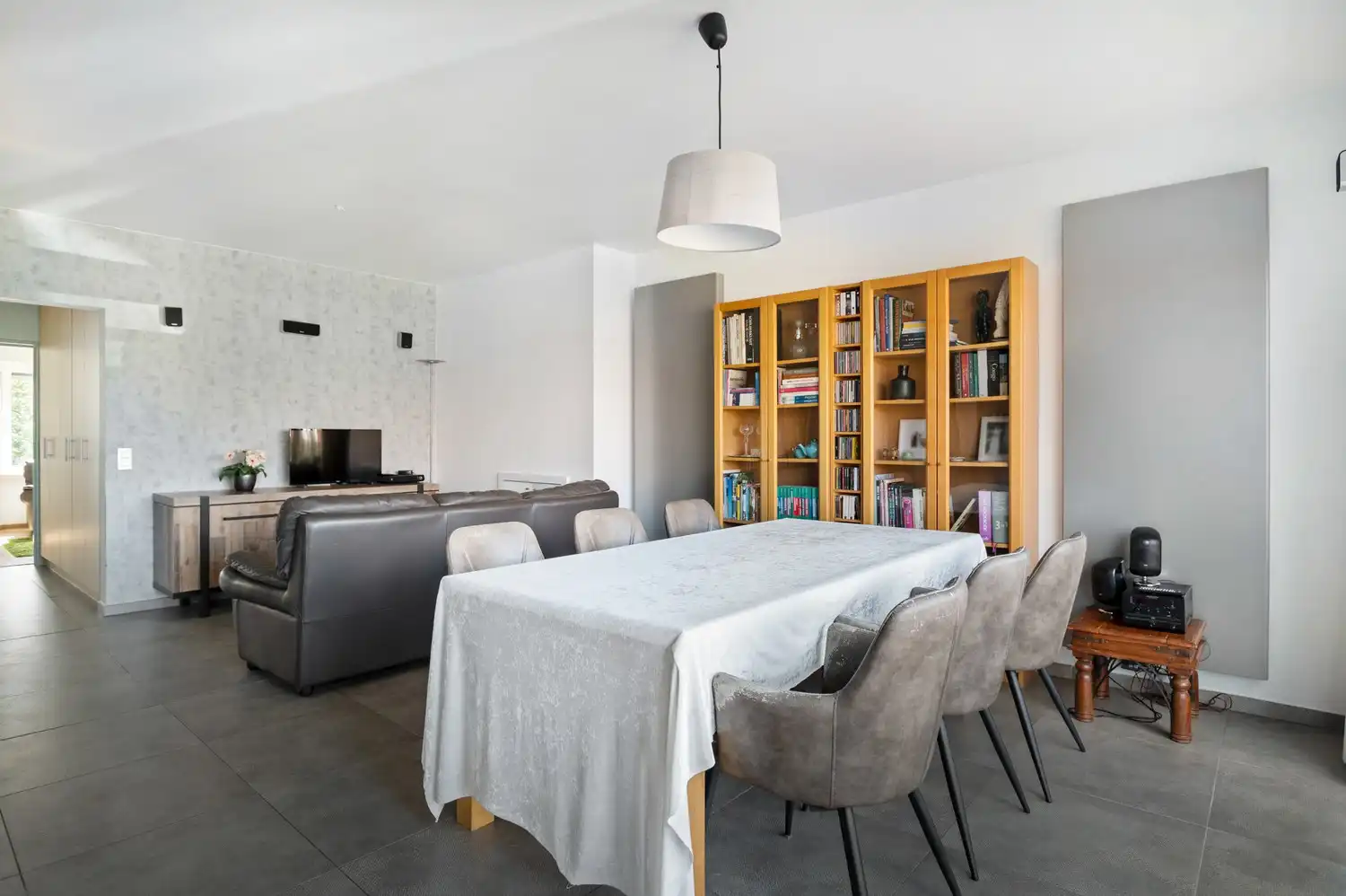 Lichtrijk appartement op de eerste verdieping met terras, kelderberging en gemeenschappelijk zwembad! foto 5