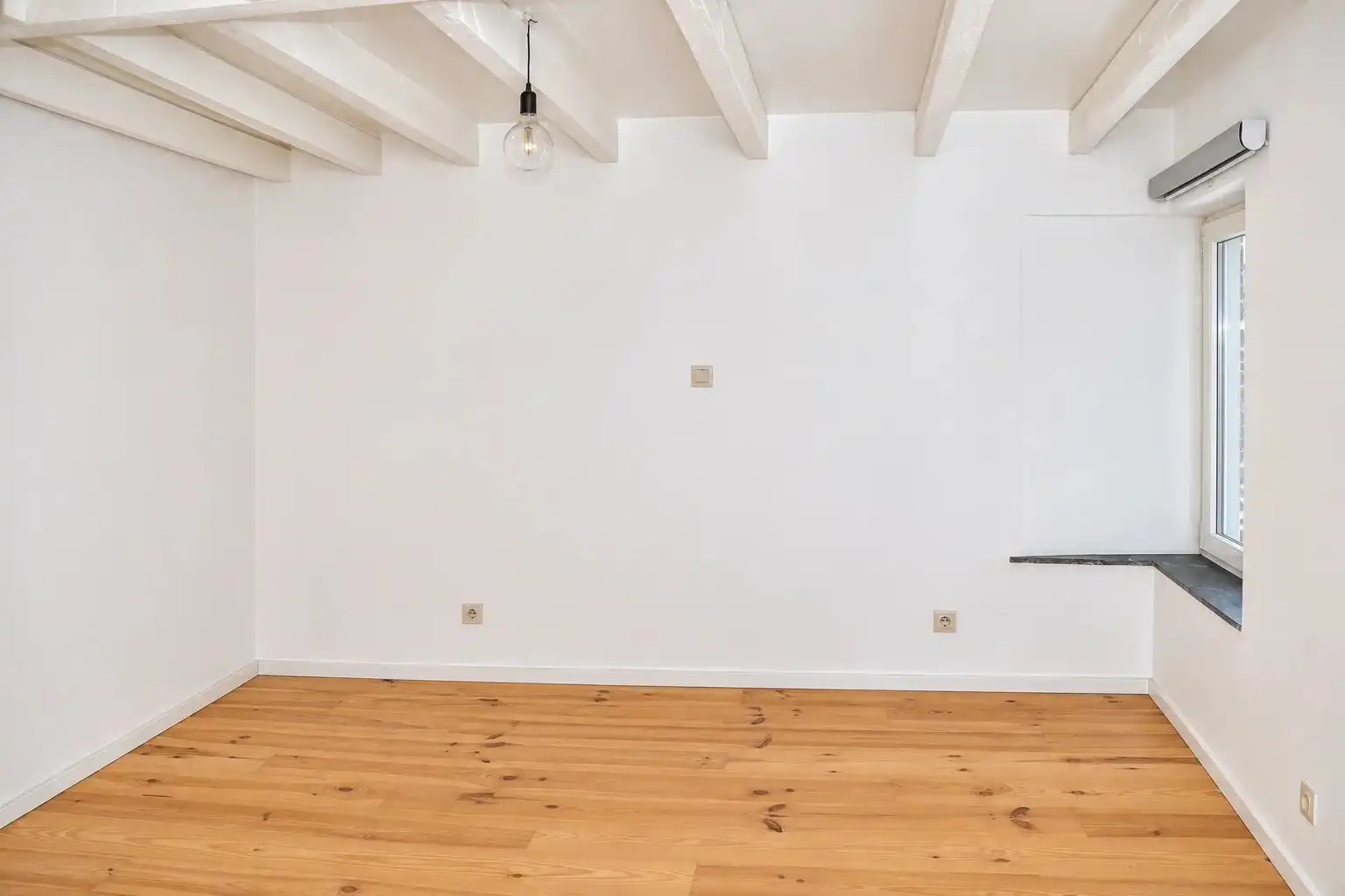 CHARMANTE, INSTAPKLARE WONING MET 2 SLPK'S EN ZUIDWESTGERICHTE STADSTUIN IN HARTJE BORGLOON foto 11