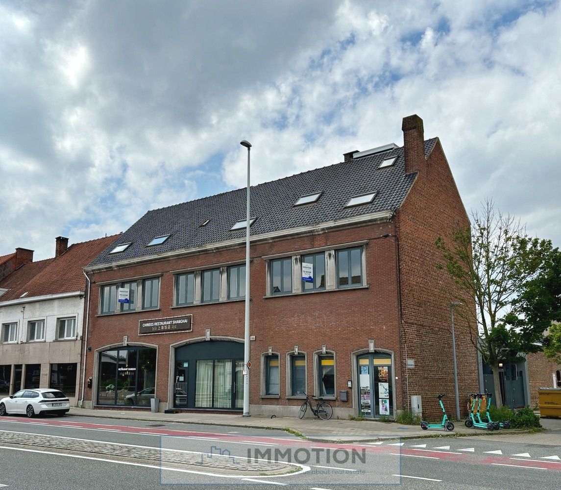 Appartementsgebouw met 2 grote appartementen te koop in Kortrijk foto 2