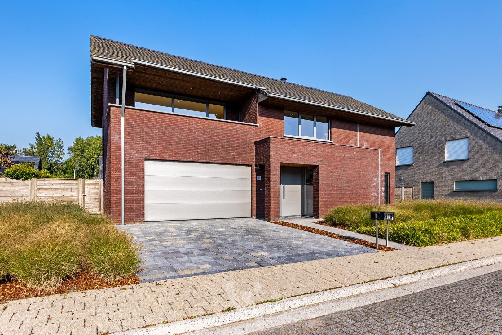 Nieuwbouwwoning met 4slpks, tuin en garage, in doodlopende straat. foto 2