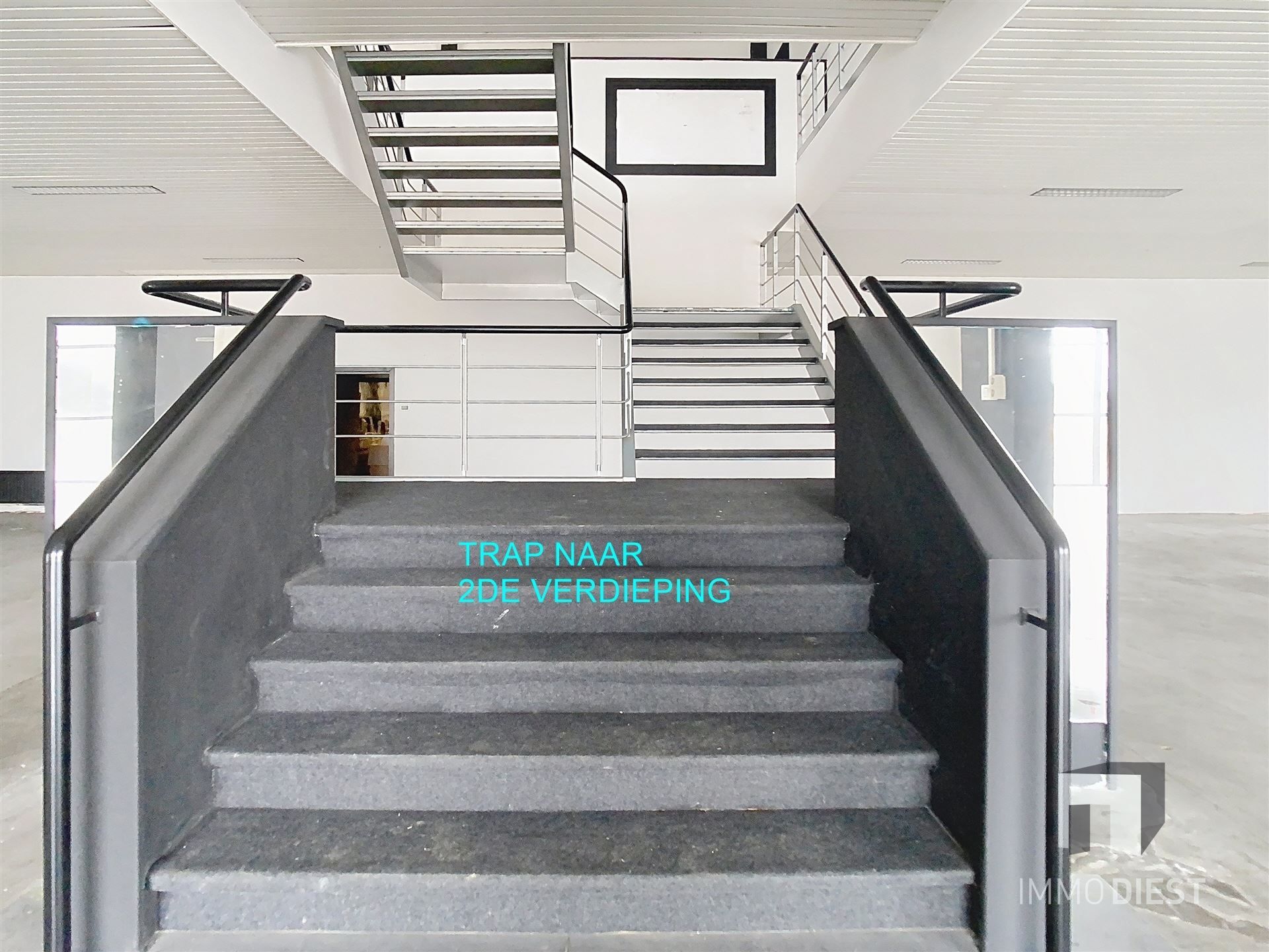 Handelspand van 1181m2 met ruime parking langs verbindingsweg foto 12