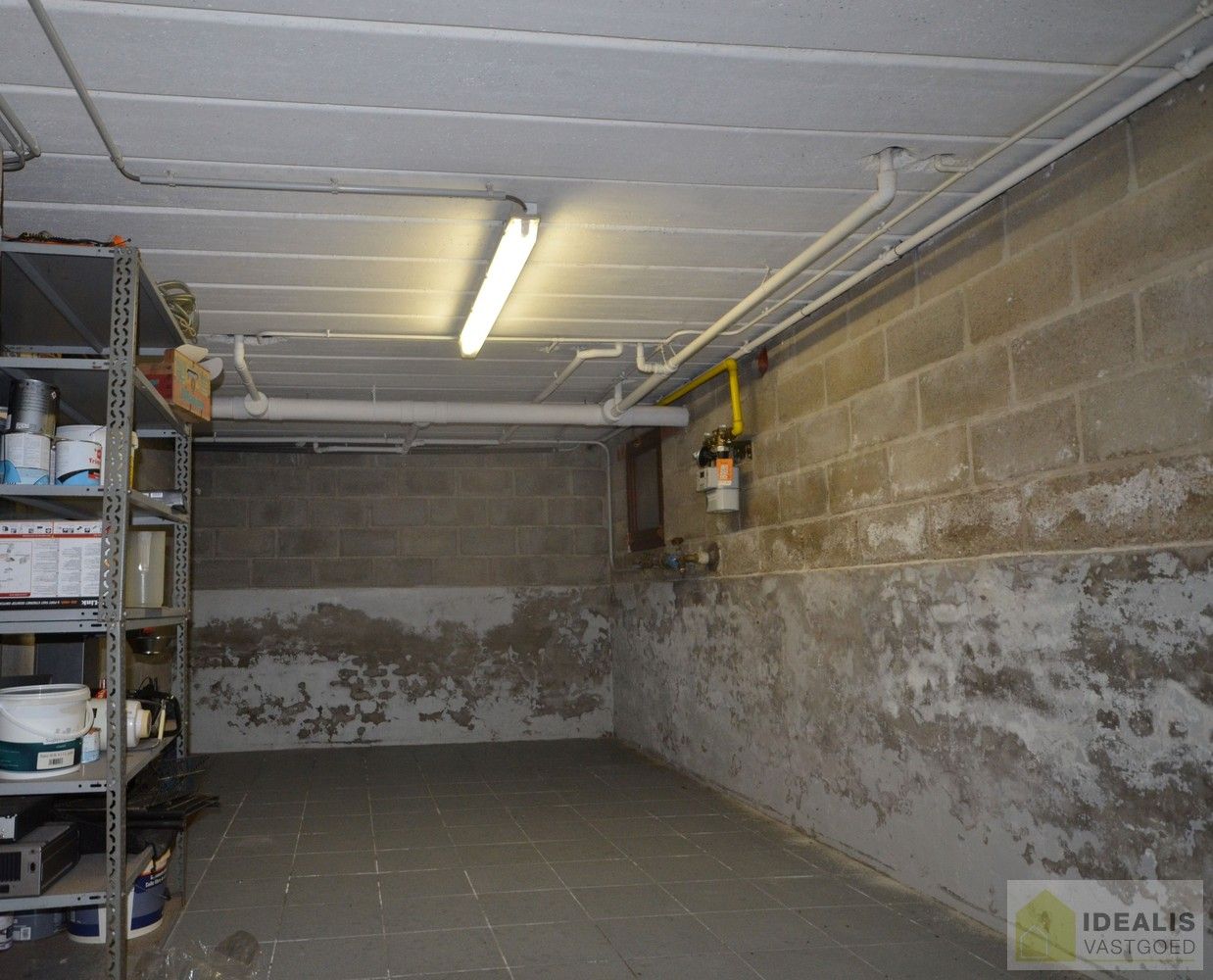 IDEALIS VASTGOED – Charmante, instapklare woning in een groene, rustige omgeving in hartje Hechtel (Hechtel-Eksel) met +-370m² bewoonbare oppervlakte! Deze gezellige woning biedt een aangename leefruimte, maar liefst 5 slaapkamers, 2 badkamers, een praktische indeling én een ruime tuin waar je volop kan genieten van het uitzicht. Het pand bevindt zich op een mooi breed perceel en is ideaal voor wie houdt van rust en privacy, maar toch een vlotte verbinding wenst naar omliggende gemeenten en steden. foto 35