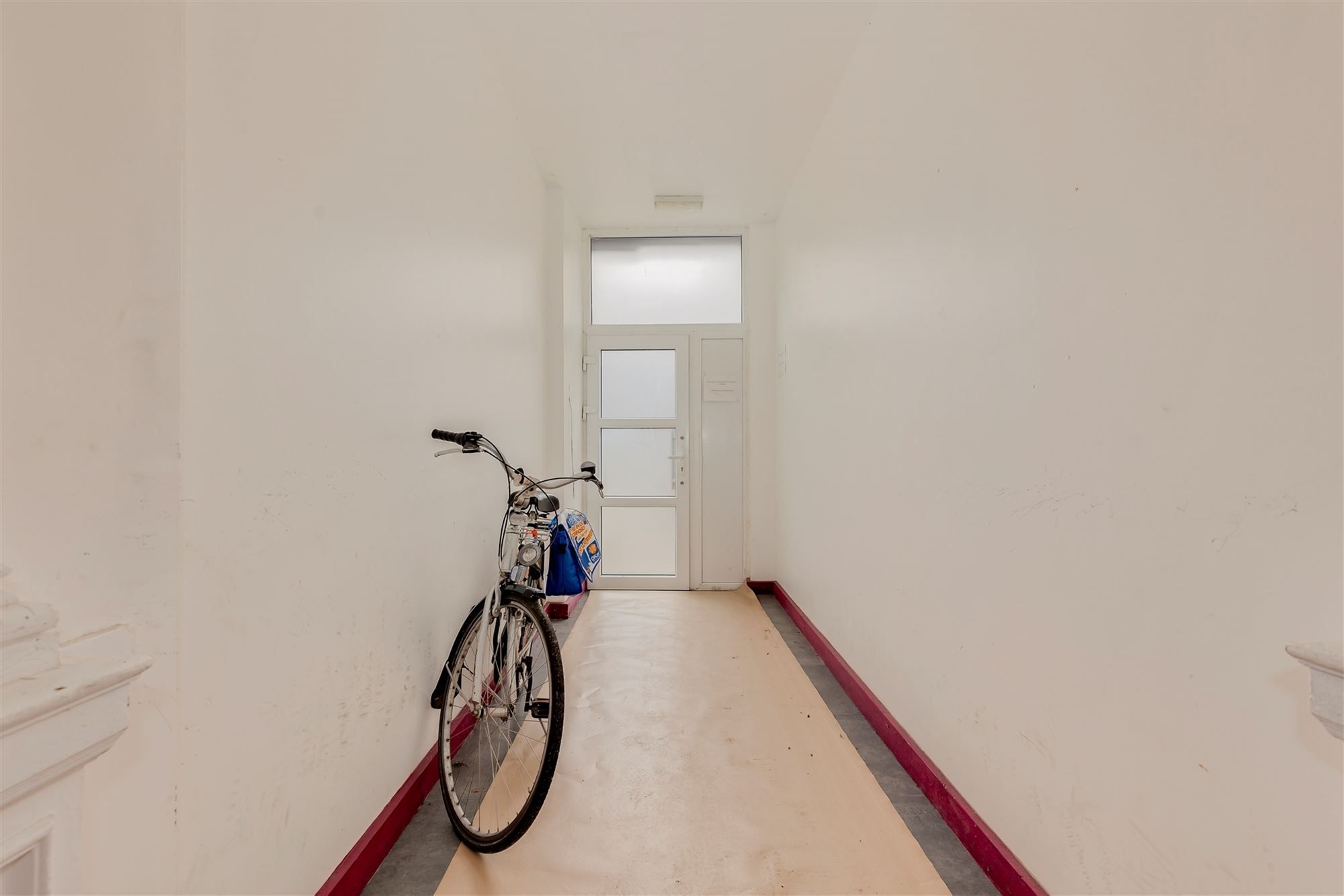 Huis ingedeeld in 6 verhuurde units - 8,8% netto rendement foto 32