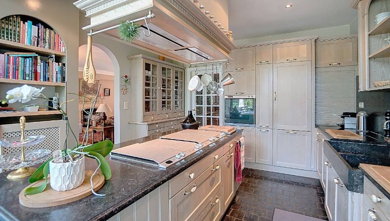 Stijlvolle villa van 300m² met 4 slaapkamers op 12a70ca foto 8